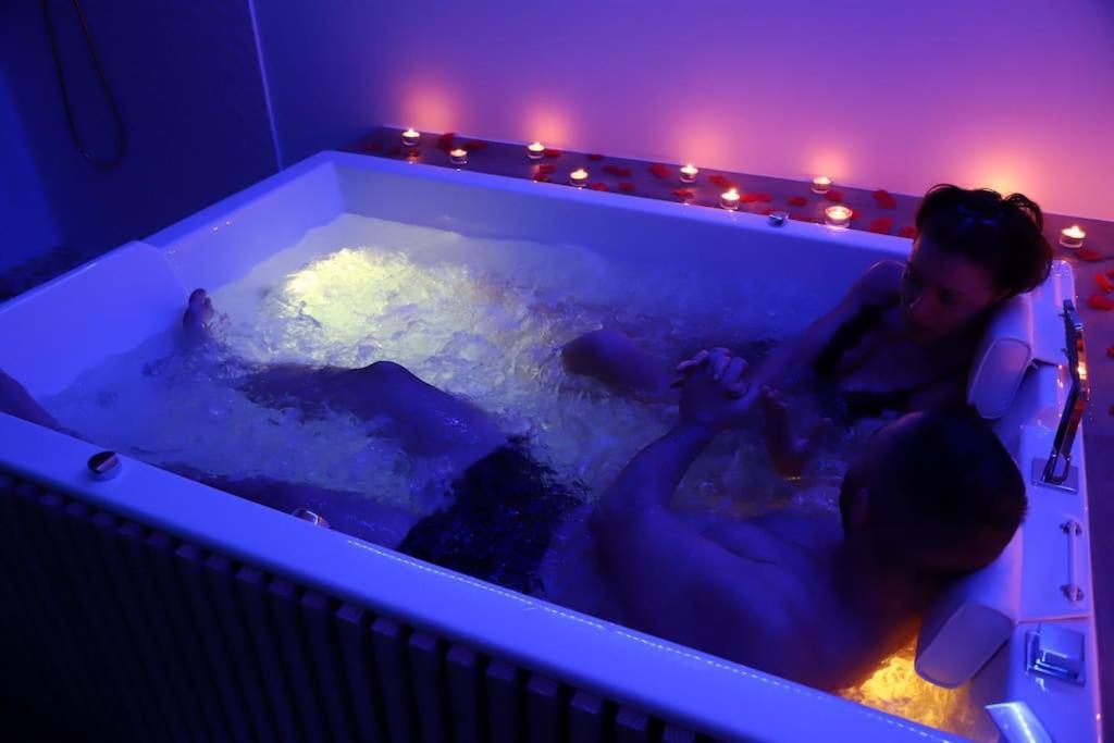Love Room Unique - Sauna / Jacuzzi Charleville-Mézières Exteriör bild